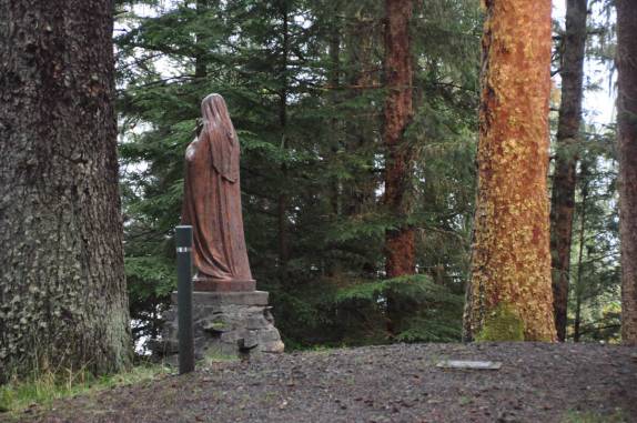 O sereno St. Tereze Sanctuary, em Juneau, a capital do Alaska